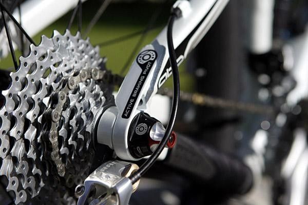 The drive side portion of Trek's proprietary skewer can be seen here.