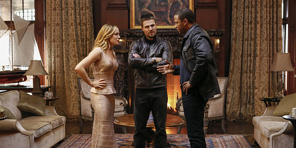 arrow episode 100 sara lance oliver queen john diggle