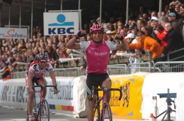 Steffen Wesemann outsprinted Leif Hoste and Dave Bruylandts to win in 2004.