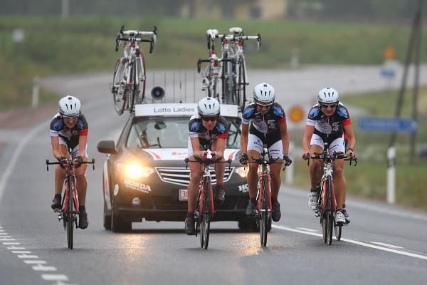 Lotto Ladies Team was down to 4 riders in the opening kilometres