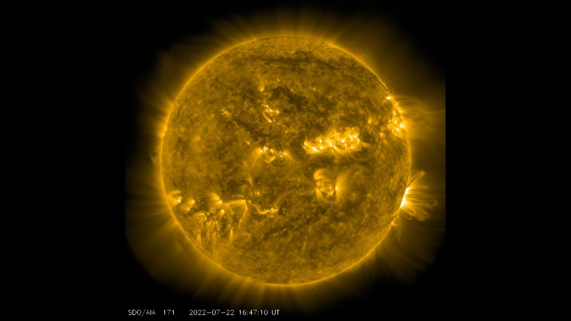 sun-outburst-prompts-warnings-of-moderate-solar-storm-this-weekend-space