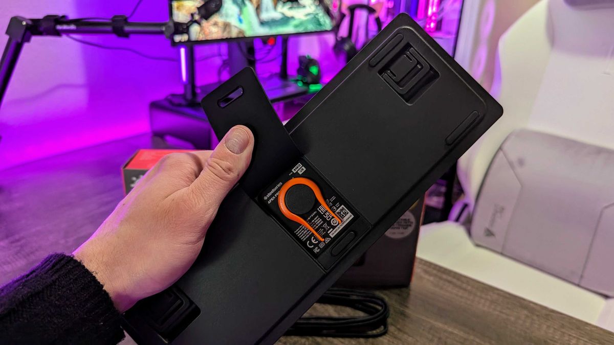 Image of the SteelSeries Apex Pro Mini (Gen 3).