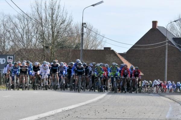 The peloton was content to let the break exhaust themselves