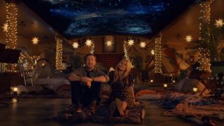 Chris O'Dowd and Justine Lupe star get close in season 2 of The Big Door Prize