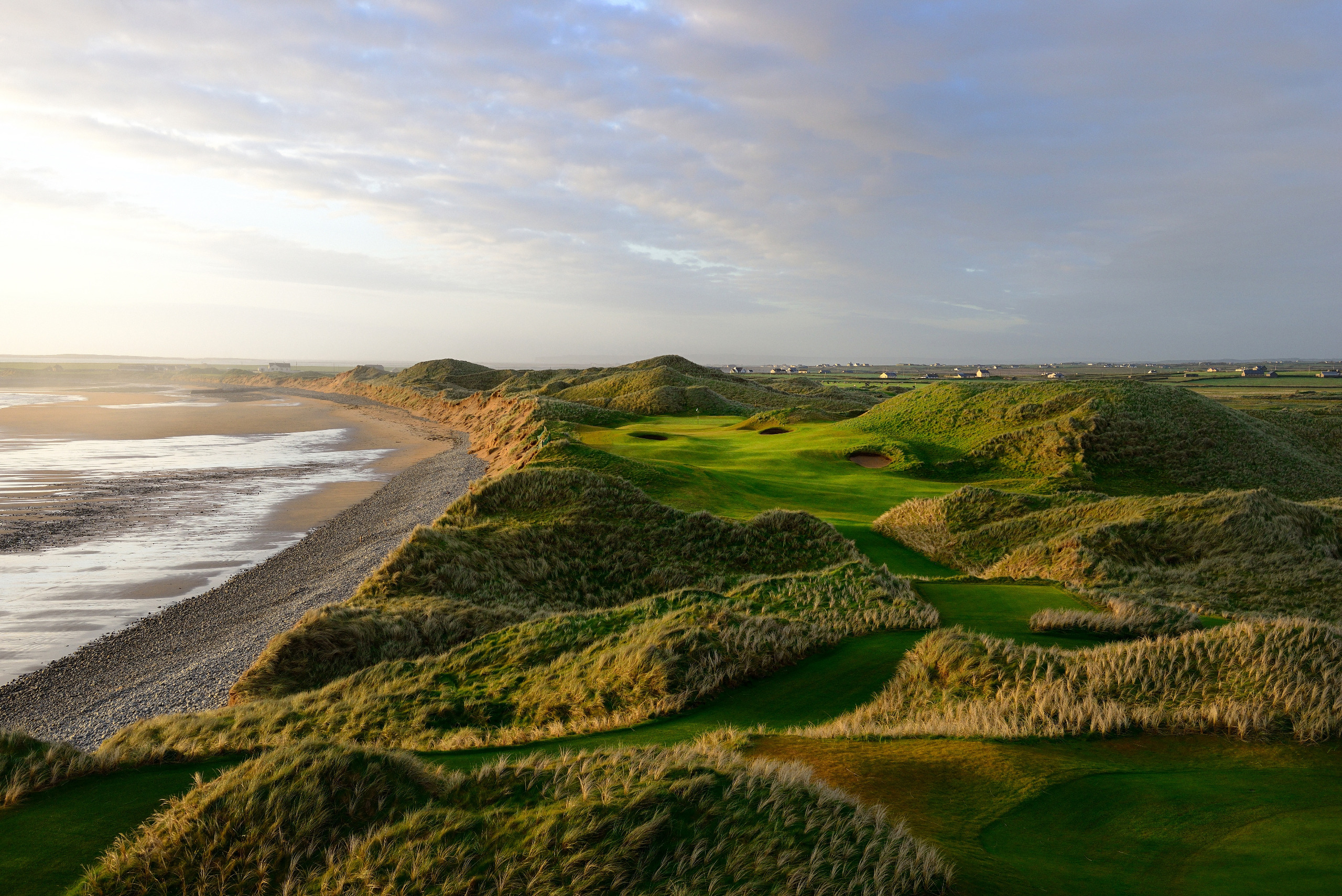 The short par-4 6th at Doonbeg
