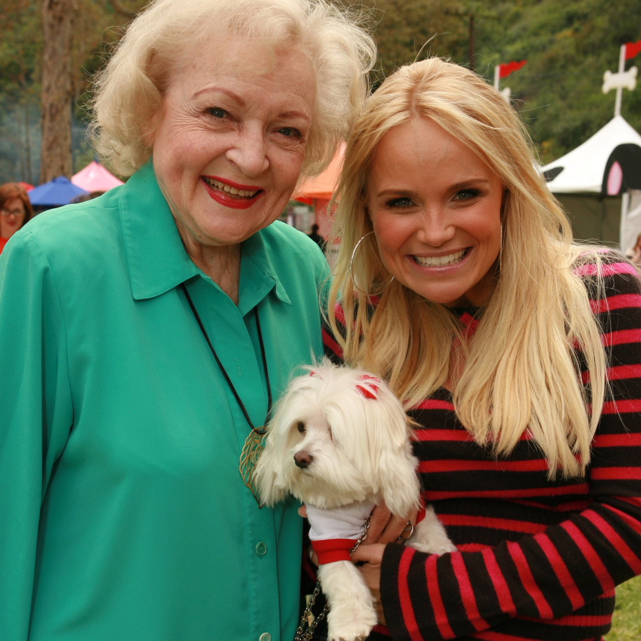 Betty White with Kristen Chenowith and her dog, Maddie