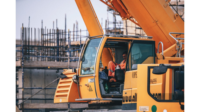 Digger driver destroys hotel because of unpaid wages