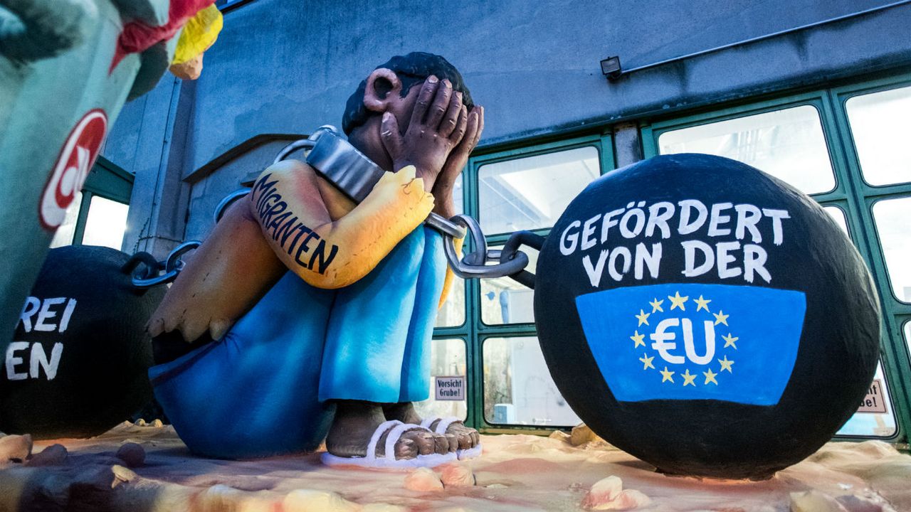 A float satirising the EU refugee crisis at this year&amp;#039;s Rose Monday parade in Dusseldorf 