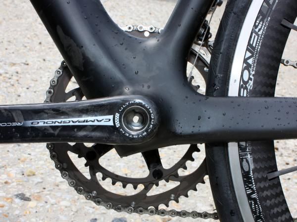Canyon extends the down tube just a bit further past the bottom bracket shell on its new Aeroad CF.