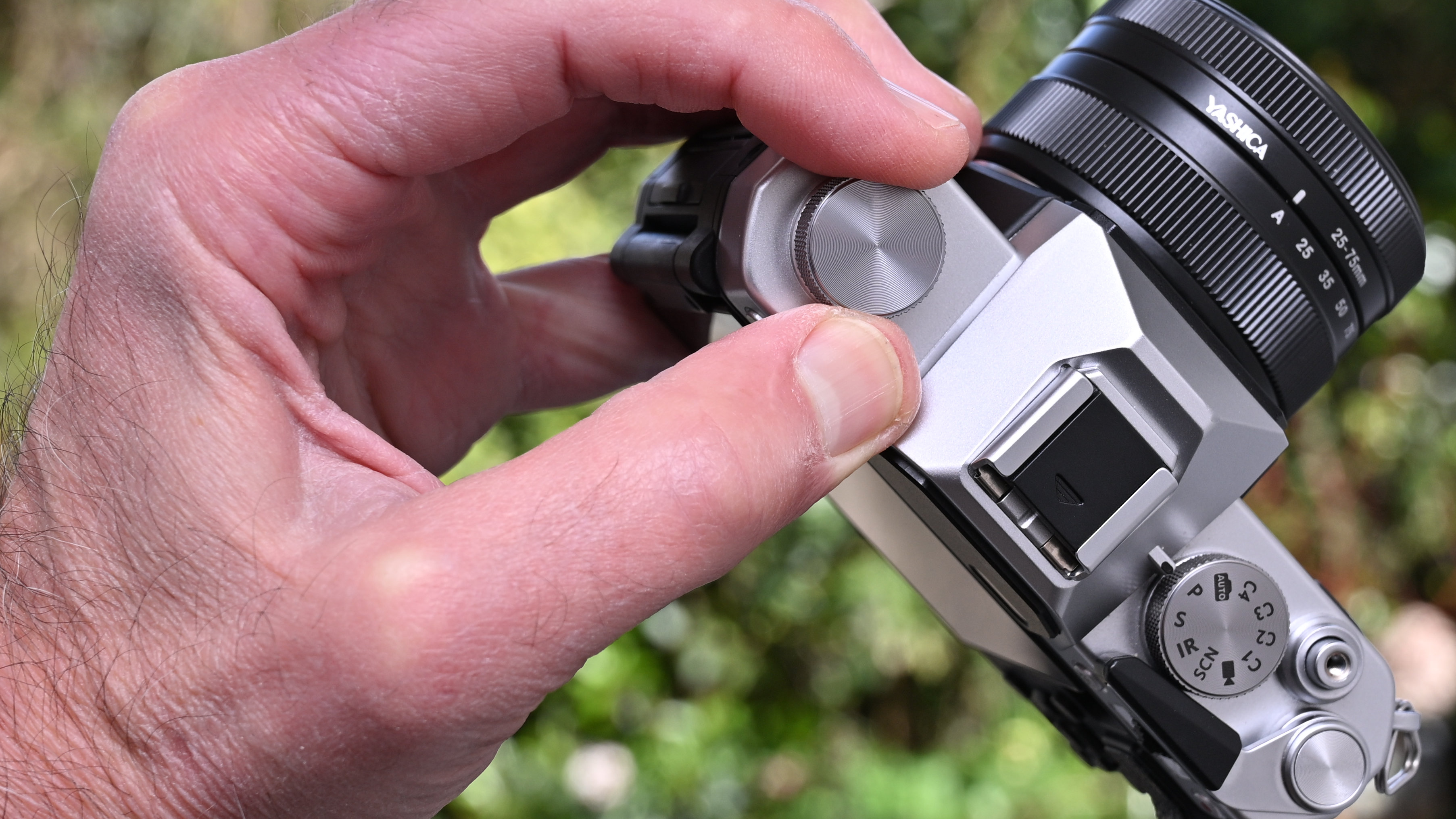 Yashica FX-D 100 product shot