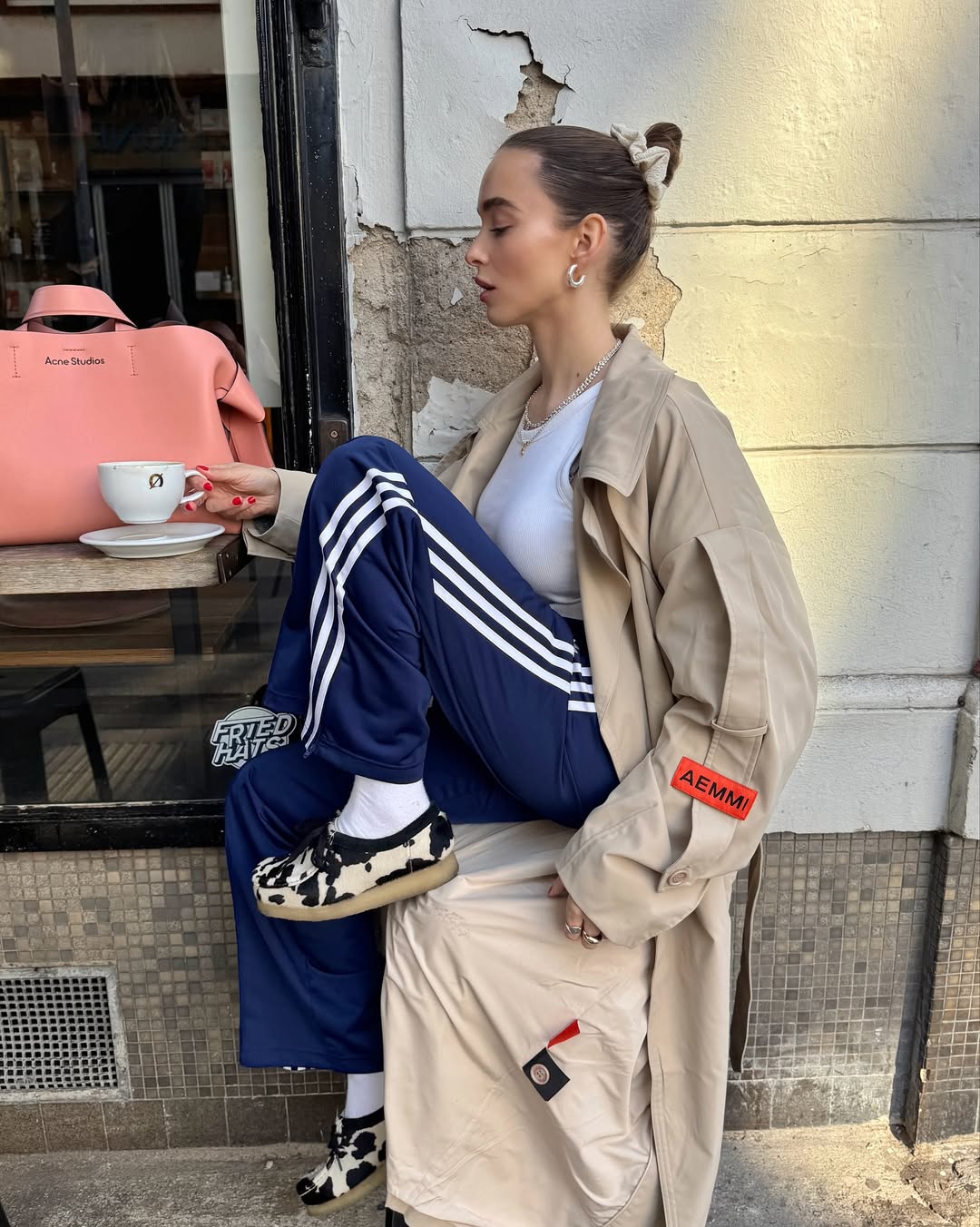 Evi Wade in sweatpants