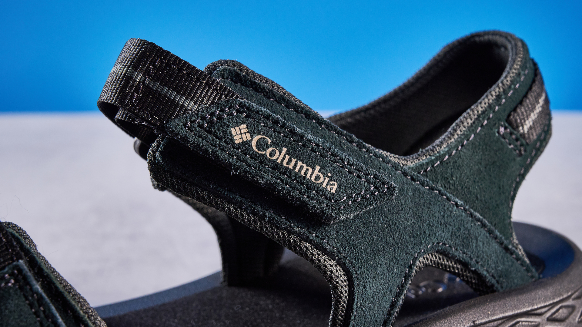 the columbia konos hiker 2-strap hiking sandals with the blue tom's guide background
