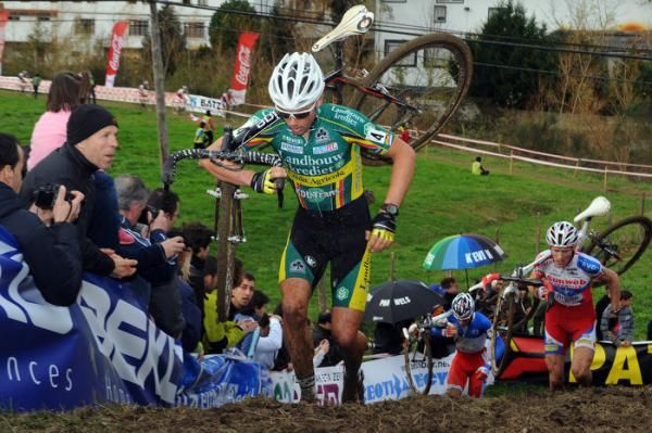 Sven Nys attacks the run-up