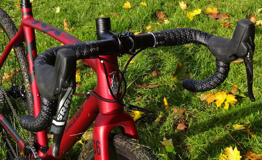 RX Team comes with a SRAM Force 1x groupset. Cables are routed internally.