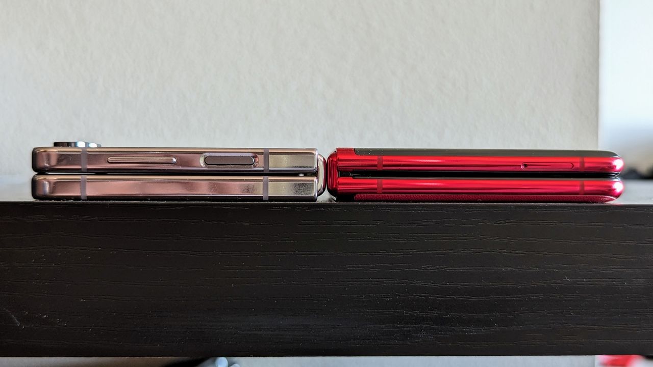 The Galaxy Z Flip 5 and Razr Plus thickness