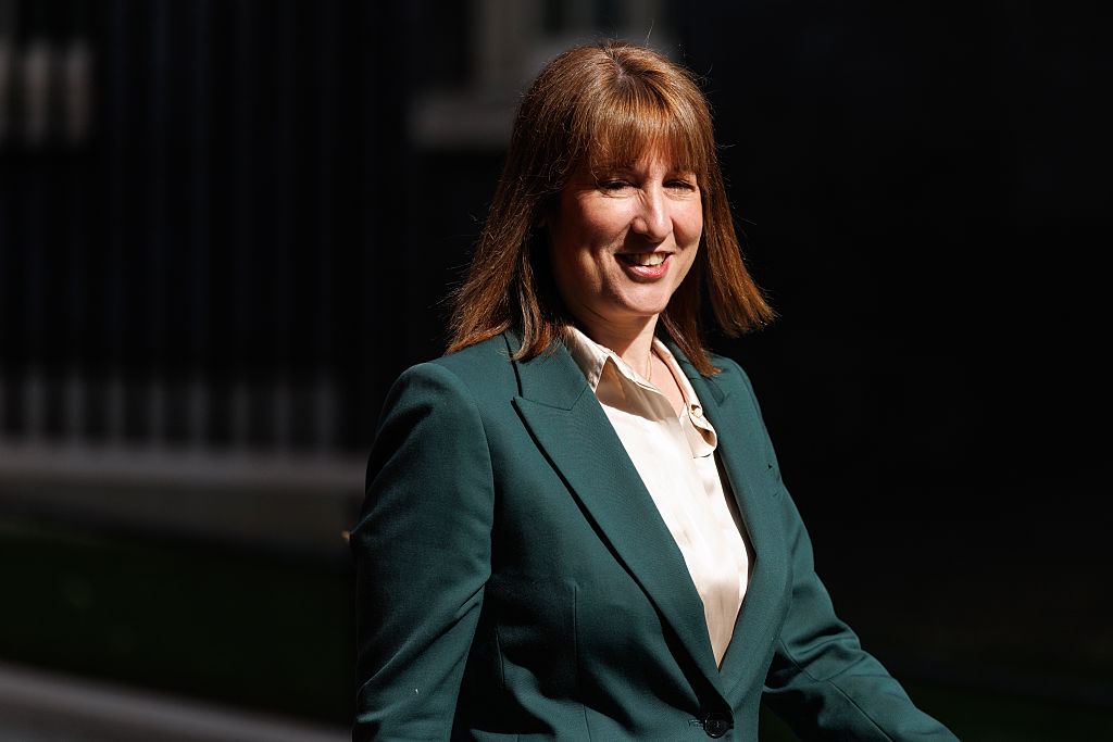 Rachel Reeves walking to Prime Minister's Questions