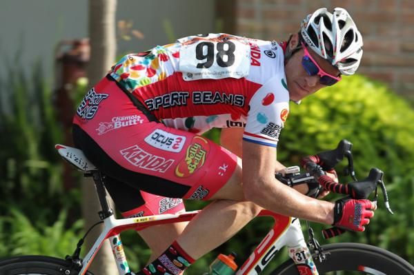 Brad Huff keeps his cool with 30 minutes of racing left on the clock.