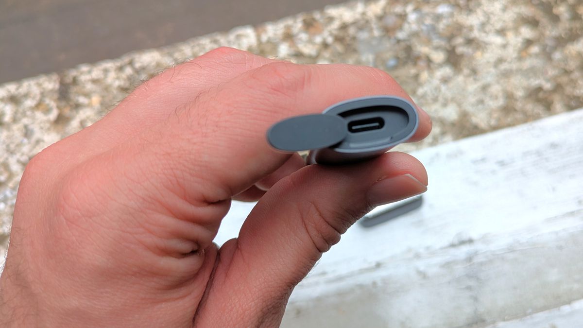 Laifen T1 shaver charging port