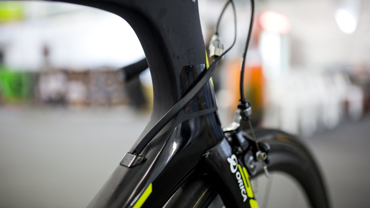 A small sticker protects the frame from any cable rub