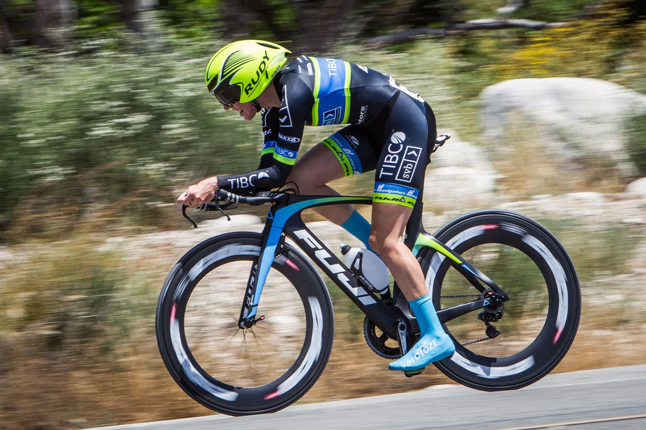 Kate Buss (TIBCO) stays tucked in on her way to 6th place
