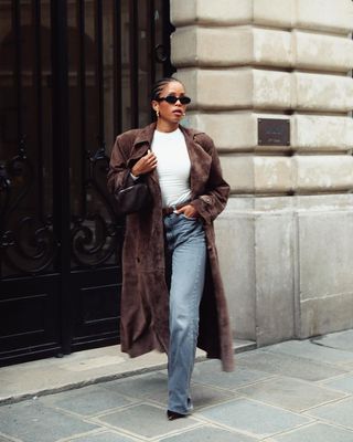@slipintostyle wearing suede trench coat and jeans