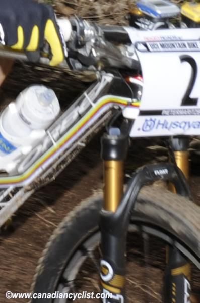 But this close up shows a wire leading from Pendrel's handlebar to her fork, suggesting that it could be an electronic fork lockout system