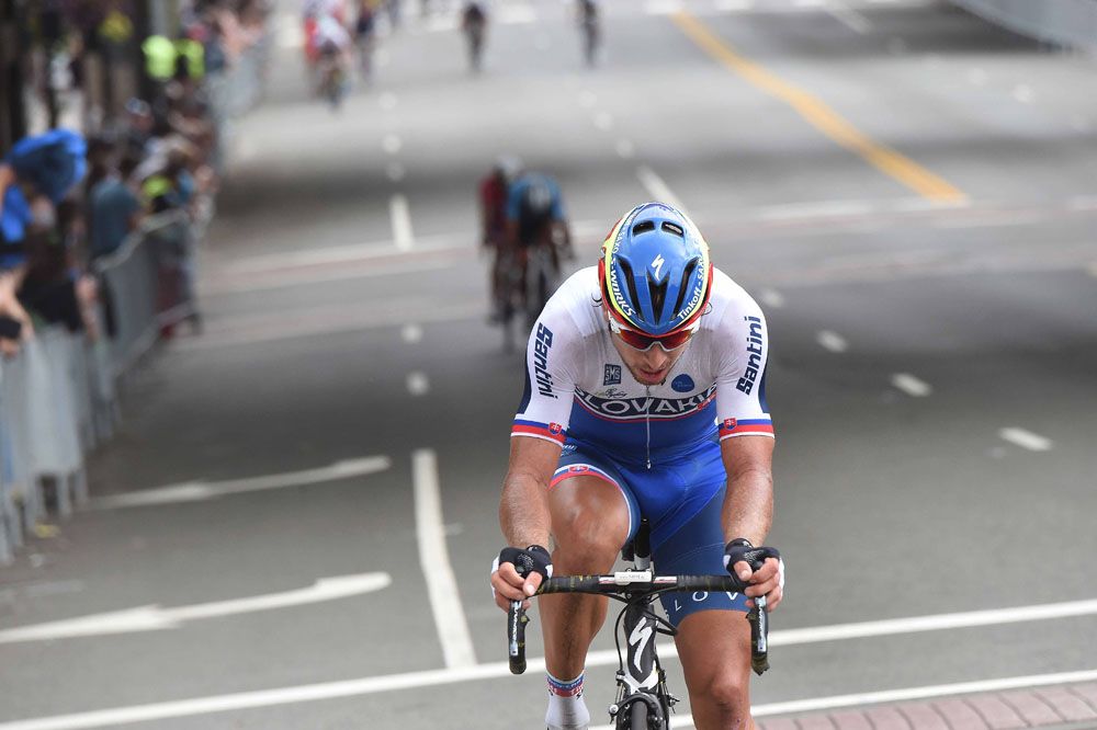 Peter Sagan (Slovakia) held off the chasing peloton to win