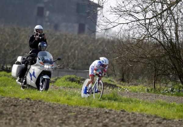 Emanuele Sella (Androni Giocattoli) was focused on holding his lead.
