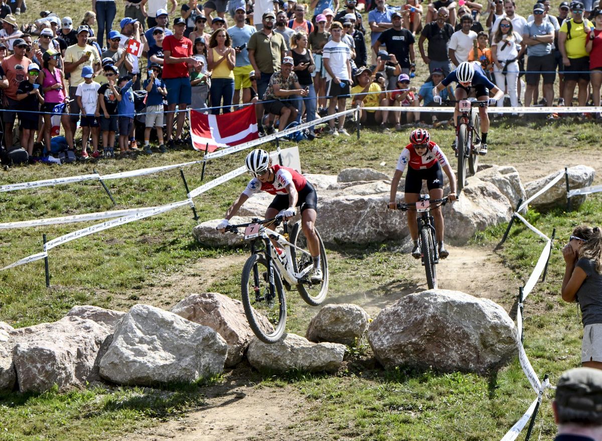 Jolanda Neff (Switzerland) passes Keller and Batten