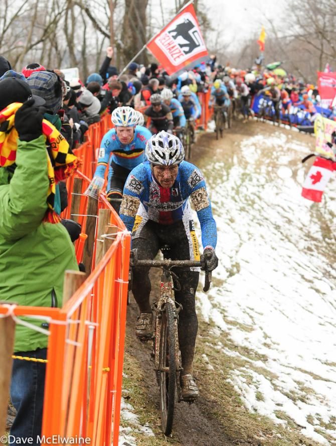 Martin Bina (CZE) leading a group through the sand