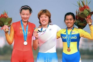 Lee wins time trial for Korea