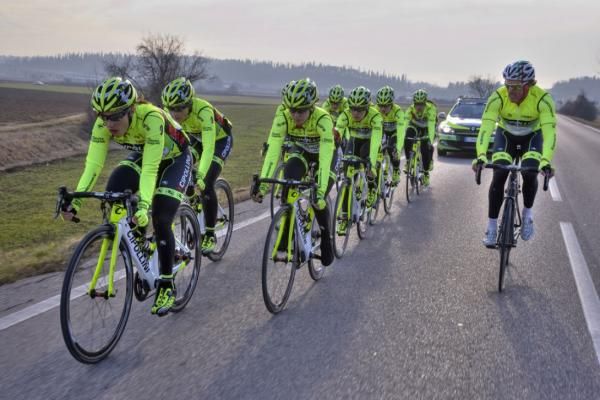 Mario Cipollini checks on the form.