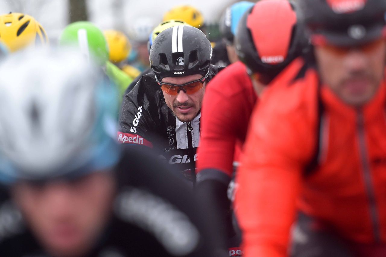 John Degenkolb (Giant-Alpecin) was ruled out of contention due to a flat tyre today