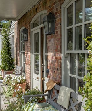 back veranda with Lutyens style benches