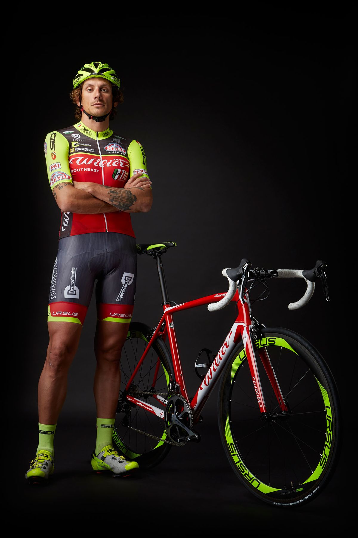 Filippo Pozzato shows the new team kit.