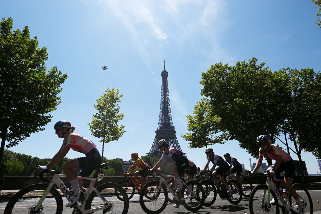 PARIS FRANCE JULY 24 A general view of the peloton competing prior to the 1st Tour de France Femmes 2022 Stage 1 a 817km stage from Paris Tour Eiffel to Paris Champslyses TDFF UCIWWT on July 24 2022 in Paris France Photo by Dario BelingheriGetty Images