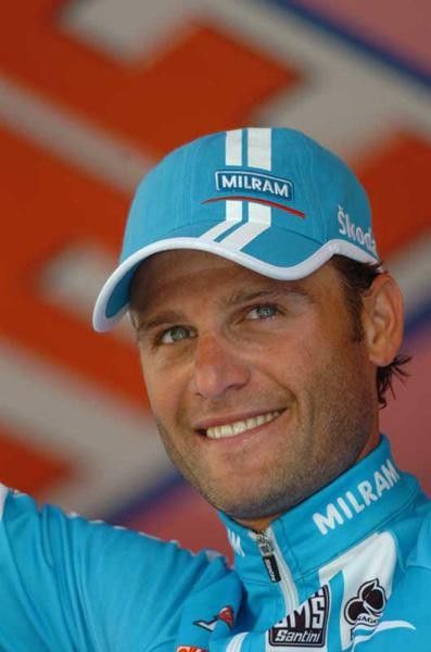 Petacchi salutes the crowd.