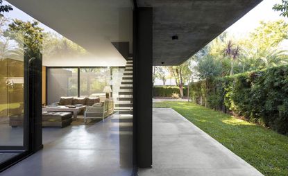 Casa MB, located in a residential district to the north of the province of Buenos Aires