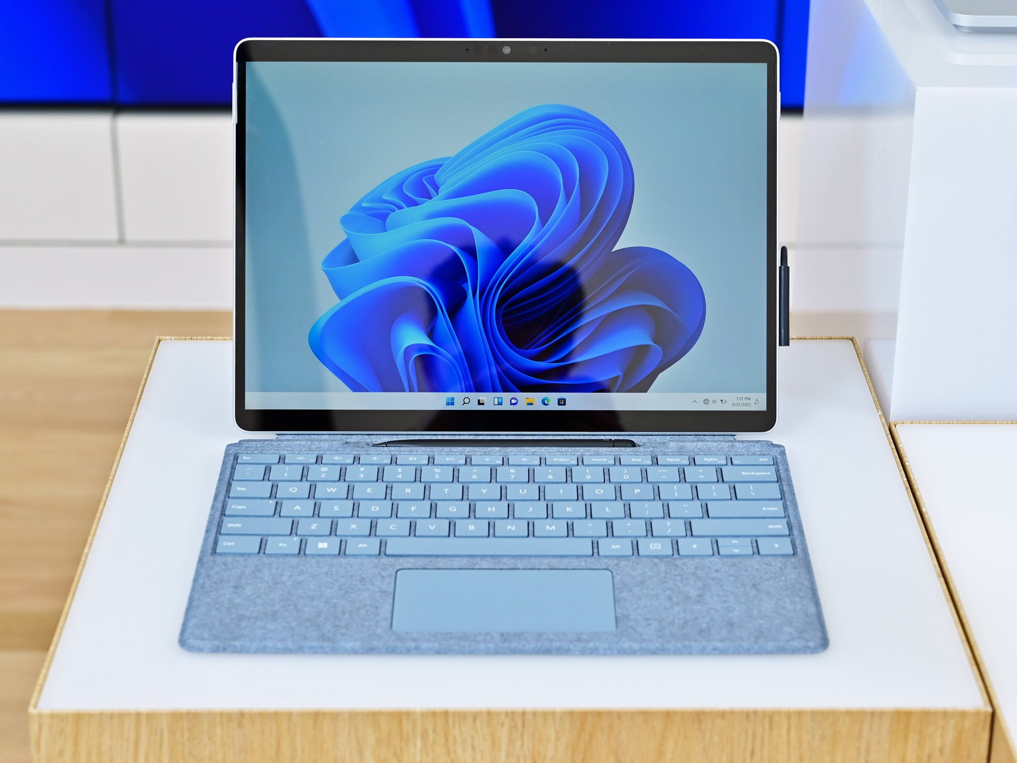 Microsoft Surface Pro 8 (2021) Review 