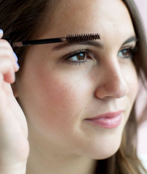 Eyebrow hack using mascara
