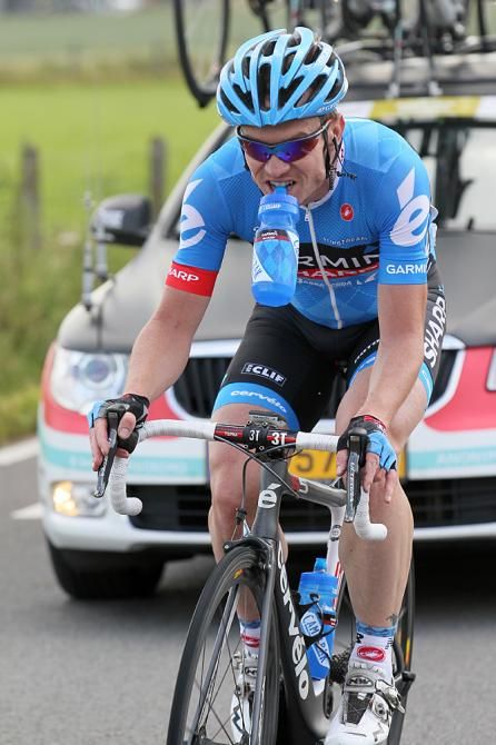 Jacob Rathe (Garmin-Sharp) retrieves bottles