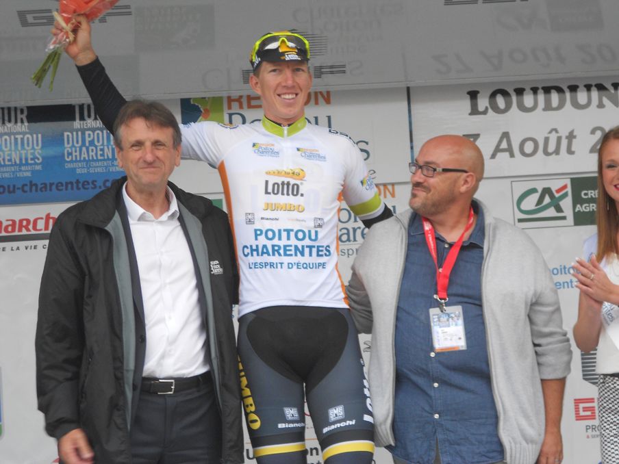 Sep Vanmarcke pulls on the leader's jersey