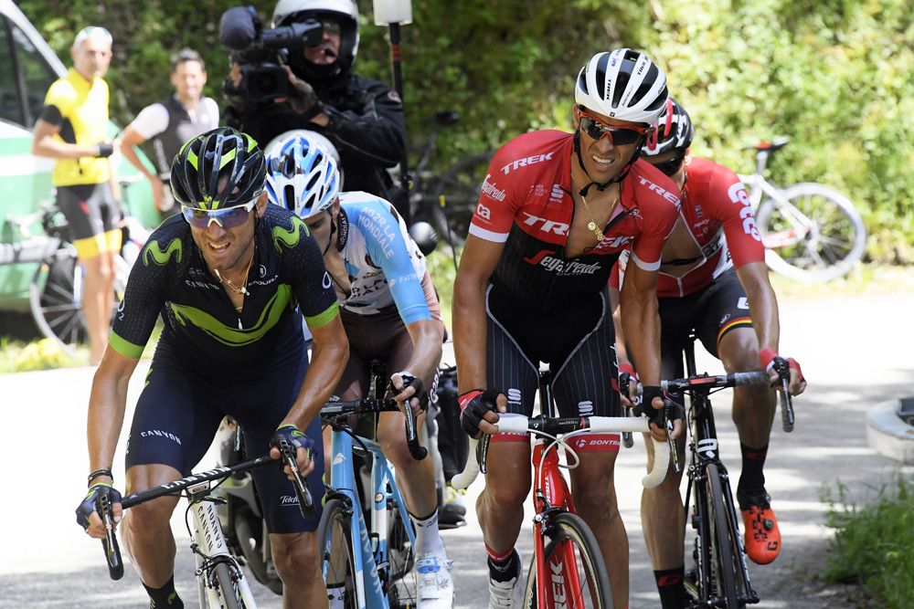 Alejandro Valverde and Alberto Contador fight the 10% gradient of the Mont du Chat