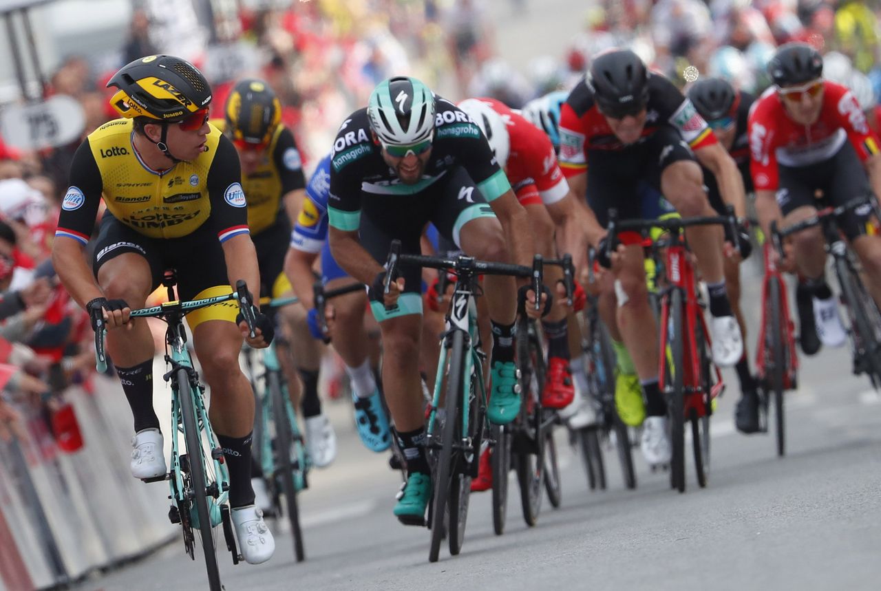 Dylan Groenewegen (LottoNL-Jumbo) had time to look back at his rivals