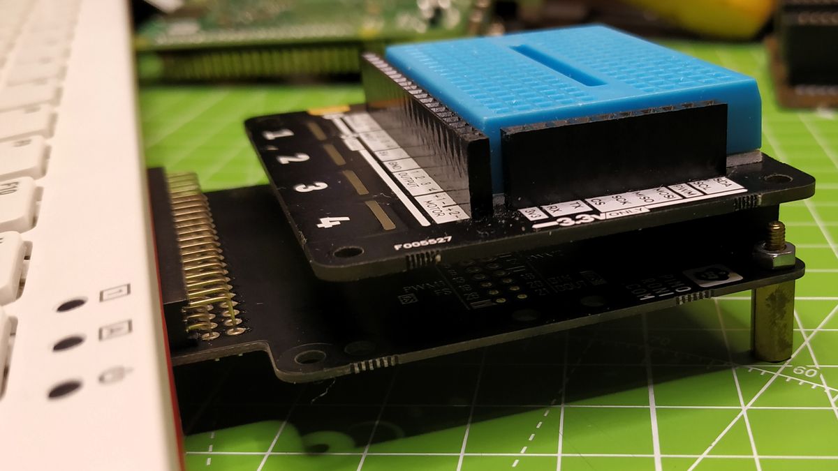 Pimoroni Flat HAT Hacker Review: Add HATs to Raspberry Pi 400 | Tom's ...