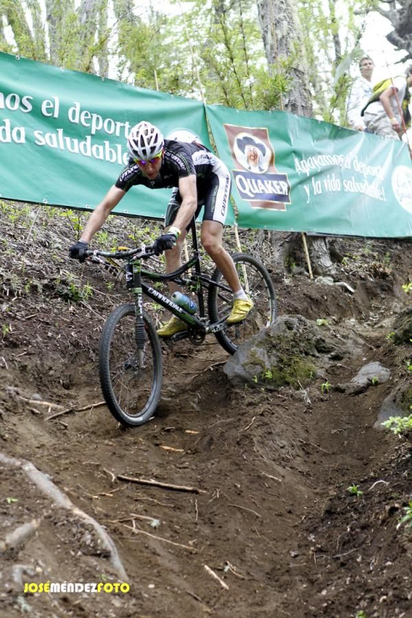 Jeremiah Bishop (Cannondale) on a technical descent.