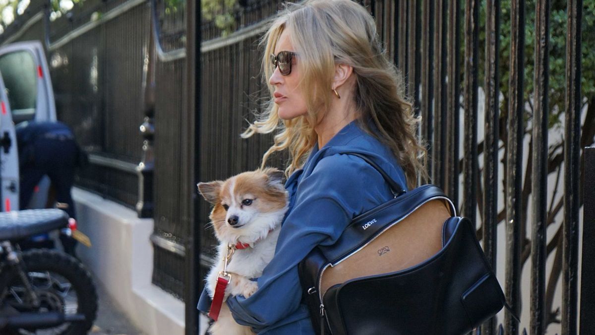 Kate Moss Just Styled Her Denim Skirt With the Most French-Girl-Coded Shoe