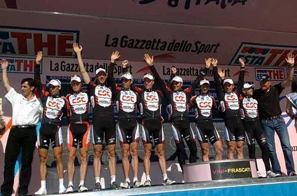 Team CSC salute the crowd as stage winners