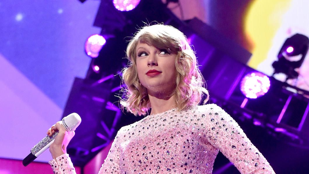 Taylor Swift tops Canadian iTunes charts &amp;amp;mdash; with 8 seconds of static