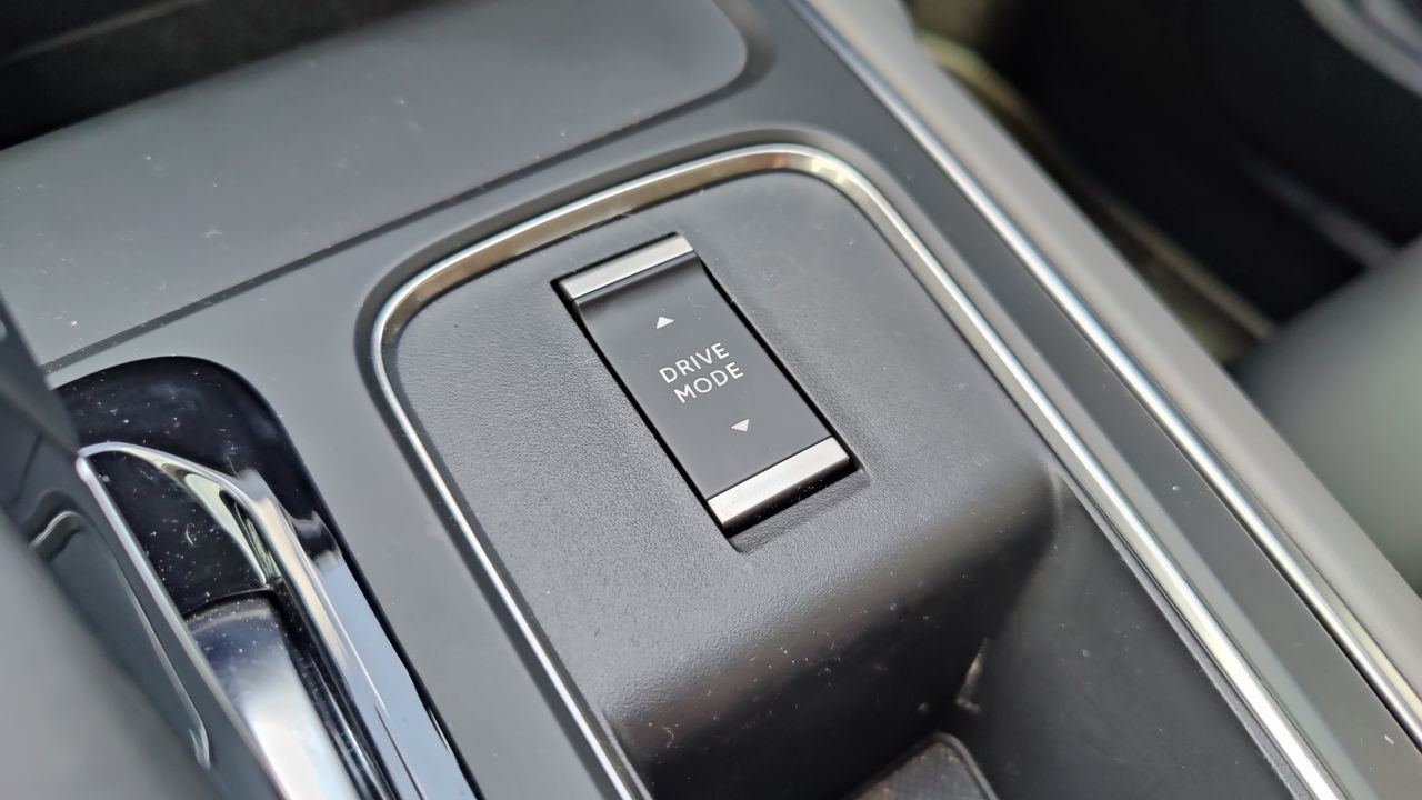 Close up of Drive Mode switch in Citro&euml;n C5 AirCross